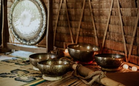 Menyelami Kedamaian Melalui Terapi Suara Gong dan Singing Bowl