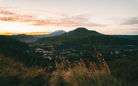 Menjelajahi Keindahan Tersembunyi Indonesia yang Instagramable di Gunung Pantai dan Air Terjun