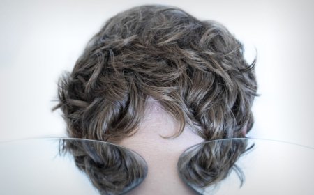 10 Gaya Rambut Pria Keriting yang Bikin Tampil Percaya Diri