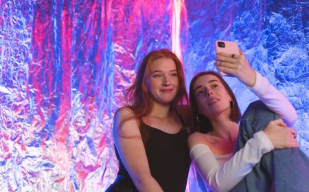 2 Cara Teman Mempengaruhi Kehidupan Cinta Anda