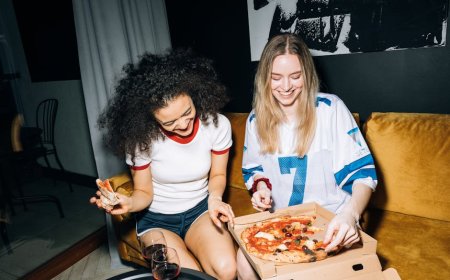 Apakah Makan Malam Larut Malam Benar-benar Membuat Gemuk?