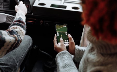 Aplikasi Traveling yang Harus Ada di HP Kamu untuk Liburan Tanpa Ribet