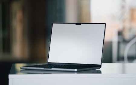 Kenapa Postur Duduk di Depan Laptop Bisa Picu Sakit Kepala dan Cara Mengatasinya