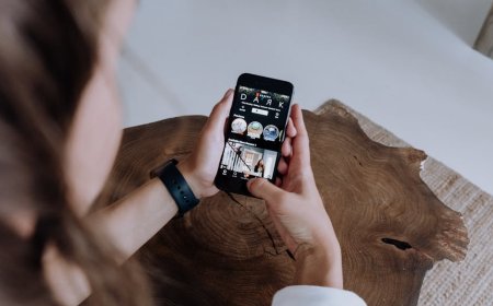 Mengapa Bandingkan Diri dengan Orang Lain Bisa Menggerogoti Harga Diri Kita?