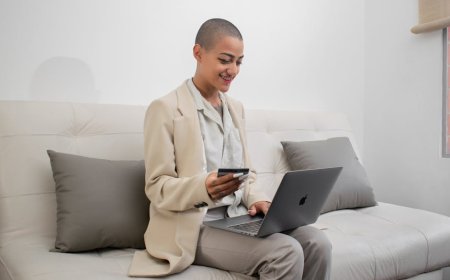 Dilema Utang Digital: Apakah Kemudahan Cicilan Online Membuat Generasi Muda Lebih Rentan Terjebak Utang?