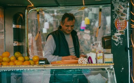 Membedah Strategi Miliarder: Menabung Saham atau Trading Aktif untuk Menghasilkan 100 Juta Pertama