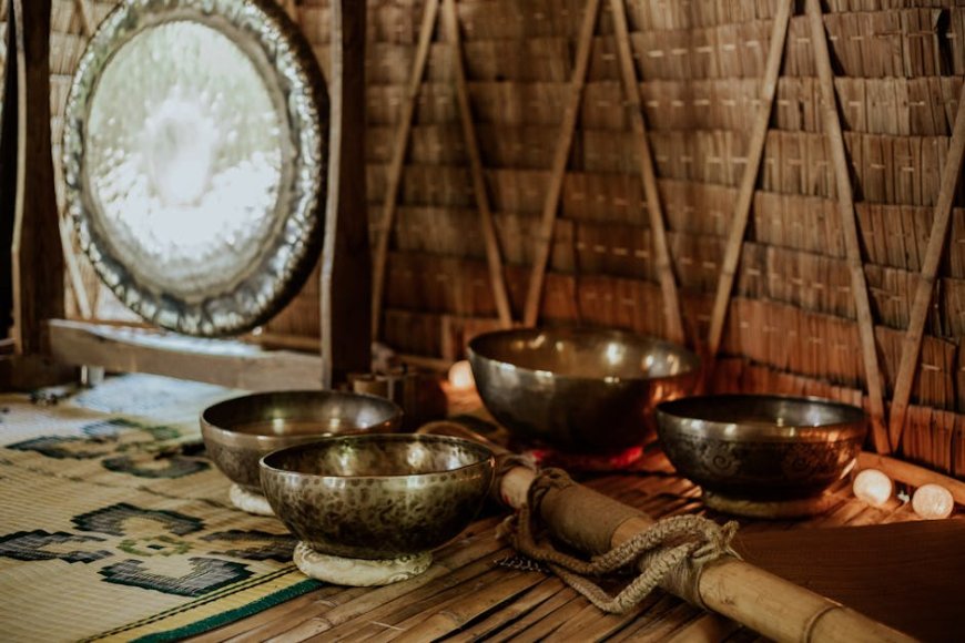 Menyelami Kedamaian Melalui Terapi Suara Gong dan Singing Bowl