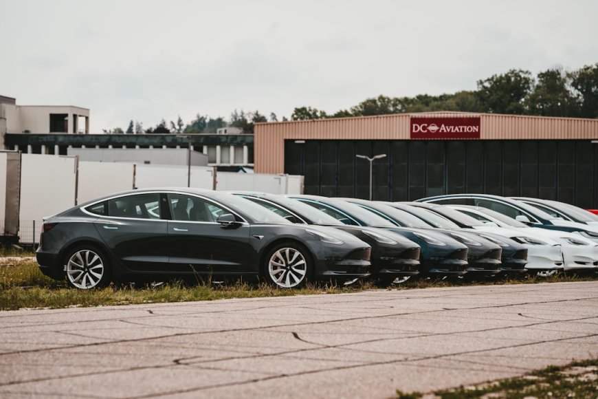 Pendapatan Tesla Menurun, Penjualan Mobil Melambat