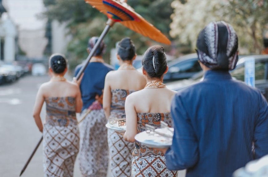 Pesona Kebaya Nusantara: Warisan Budaya yang Memikat