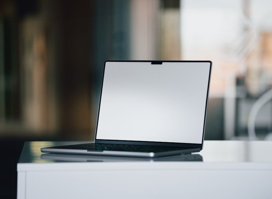 Kenapa Postur Duduk di Depan Laptop Bisa Picu Sakit Kepala dan Cara Mengatasinya
