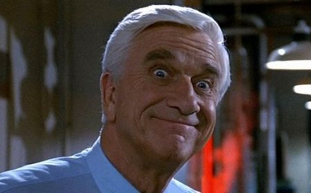 Kenangan Tak Terlupakan Frank Debin: Bagaimana The Naked Gun Mengabadikan Leslie Nielsen