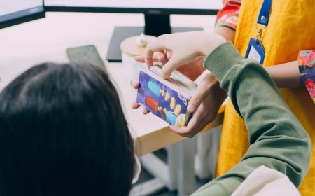 Rabun Jauh pada Anak Melonjak Akibat Gadget, Ini Penjelasannya!