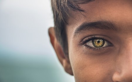 Bahaya Gadget untuk Mata Anak: Waspadai Rabun Sejak Dini!