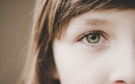 Dampak Negatif Gadget pada Mata Anak yang Sering Diabaikan