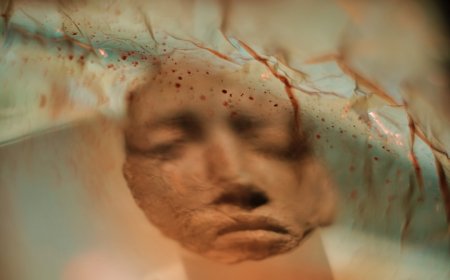 Mata Tak Lagi Bisa Dipercaya: Membongkar Ancaman Deepfake & Perang Asimetris Informasi Digital