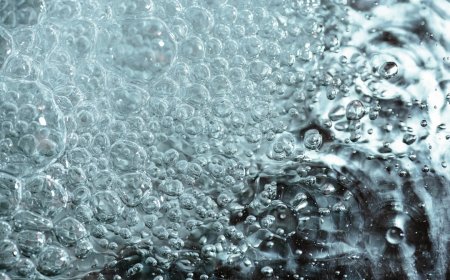 Cuci Muka Air Hangat vs Air Dingin: Mitos dan Fakta yang Wajib Kamu Tahu Demi Kulit Glowing