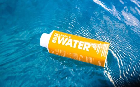 Minum Air Hangat Bikin Wajah Glowing Instan? Ini Fakta Sebenarnya Soal Hidrasi Kulit