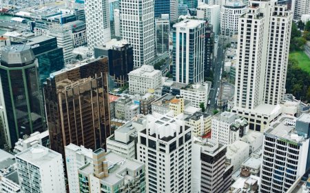 Menguak Misteri 2025: Bagaimana Kenaikan Suku Bunga BI Mengguncang Kredit dan Investasi Anda!