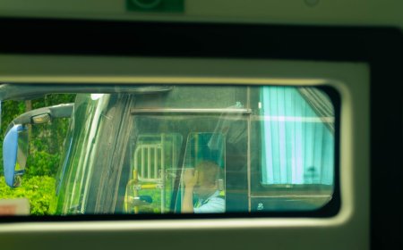 Panduan Liburan Kereta Api di Indonesia 2025: Rute Scenic, Tiket, dan Pengalaman Unik yang Tak Terlupakan