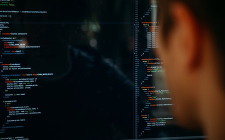 Strategi Keamanan Siber 2025: Solusi Terkini Lindungi Data Pribadi dan Bisnis dari Ancaman Digital