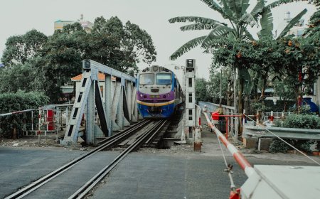 Kereta Cepat Jakarta-Bandung: Bukan Cuma Soal Waktu, Ini Dampak Nyata ke Ekonomi & Gaya Hidup Kita
