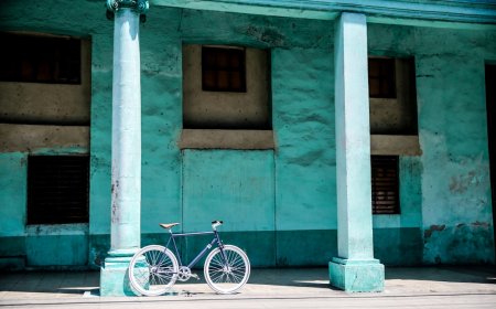 Bukan Cuma Foto Depan Museum: Panduan Rahasia Menjelajahi Kota Tua Jakarta Seperti Penduduk Lokal