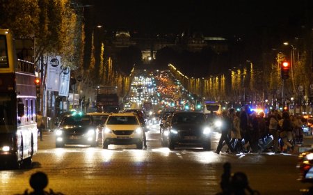 Jalanan Prancis Membara: Kenapa Jutaan Orang Rela Mogok Kerja Demi Pensiun?