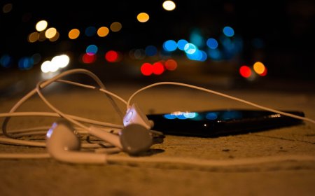 5 Headphone Nirkabel Terbaik 2025: Dari AI Canggih Hingga Audio yang Bikin Merinding