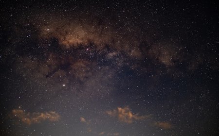 Bukan Cuma Pesta Panduan Lengkap Noctourism, Tren Wisata Malam 2025 yang Akan Mengubah Cara Anda Liburan