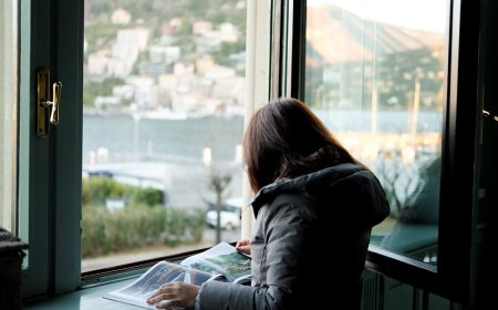 Kecemasan Digital Itu Nyata: Psikolog Ungkap Cara Selamatkan Kesehatan Mental Anda di Tahun 2025