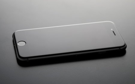 Bocoran iPhone 17 Pro Max: Desain Titanium Baru dan Kamera AI Generatif yang Akan Mengubah Segalanya