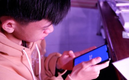 Scroll Sampai Cemas: Bongkar Sisi Gelap Media Sosial yang Ancam Kesehatan Mental Generasi Muda