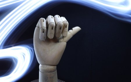 5 Prediksi Mengejutkan: Bagaimana Kecerdasan Buatan Generatif Akan Mengguncang Industri Kreatif di 2025