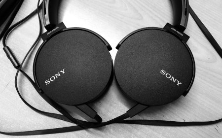 Cari Headphone Peredam Bising Terbaik? Simak Review Sony WH-1000XM6!