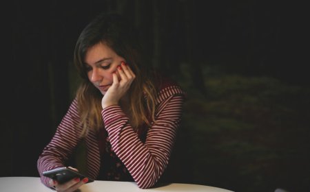 Waspada Terlalu Banyak Konsumsi Media Sosial Bisa Membuat Anda Kesepian