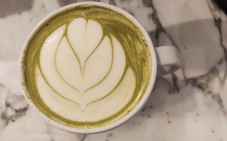 Mana yang Lebih Sehat! Matcha Latte atau Teh Hijau Biasa?!