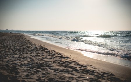 Pantai Tersembunyi Jadi Destinasi Rahasia Para Traveler yang Mencari Kedamaian