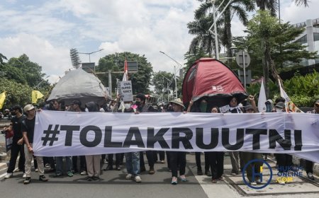 Bongkar Tuntas Deretan RUU Kontroversial di Balik Gelombang Demo DPR 2025