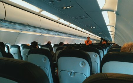 7 Travel Hacks Rahasia dari Pramugari untuk Penerbangan Lebih Nyaman dan Hemat