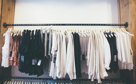 7 Outfit Basic yang Tidak Pernah Ketinggalan Zaman untuk Segala Acara