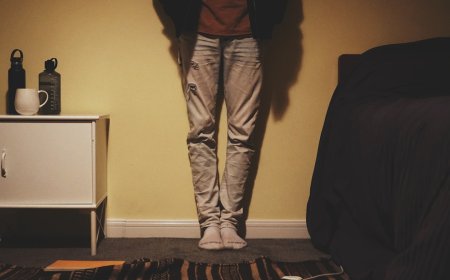 5 Rekomendasi Celana Netral untuk Tampil Clean & Kekinian Setiap Hari