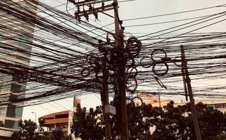 Revolusi Senyap Kisah Edison, Tesla, dan Perang Arus Listrik yang Menerangi Dunia