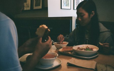 7 Trik Jitu Ajarkan Mindful Eating pada Anak, Ucapkan Selamat Tinggal Drama Meja Makan