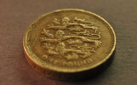 Bukan Sekadar Pelindung Inflasi: Data Historis Ungkap Wajah Asli Investasi Emas