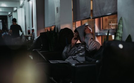 7 Peregangan Kilat di Meja Kerja: Solusi Ampuh Atasi Sakit Punggung dan Leher Kaku