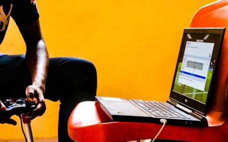 Bukan Cuma Soal Kursi Mahal! 5 Mitos Sakit Punggung Saat WFH yang Justru Bikin Tambah Parah