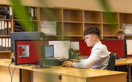 Stop Bungkuk di Depan Laptop! Trik Teknik Pomodoro Ini Selamatkan Postur Tubuh Anda