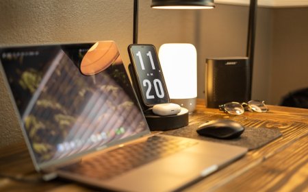 Jangan Biarkan Jadi Ganjalan! 7 Jurus Ampuh Merawat Laptop Saat Traveling