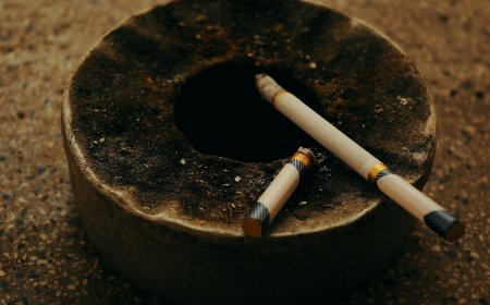 Makanan & Minuman Paling Efektif Bantu Berhenti Merokok