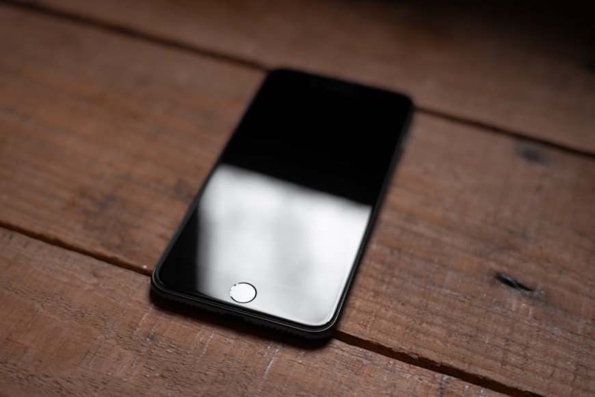 Apple Pecah Rekor Pendapatan, Tapi Kok Malah Cemas? Mengupas Tantangan di Balik Angka Fantastis